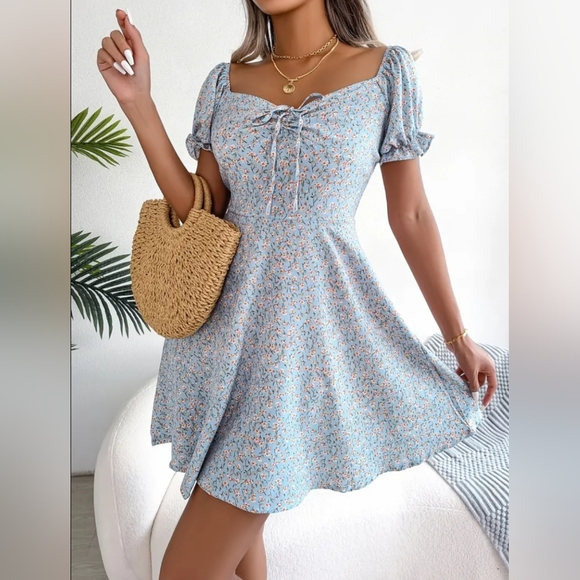 Light blue floral dress 💙 - Picture 9 of 12